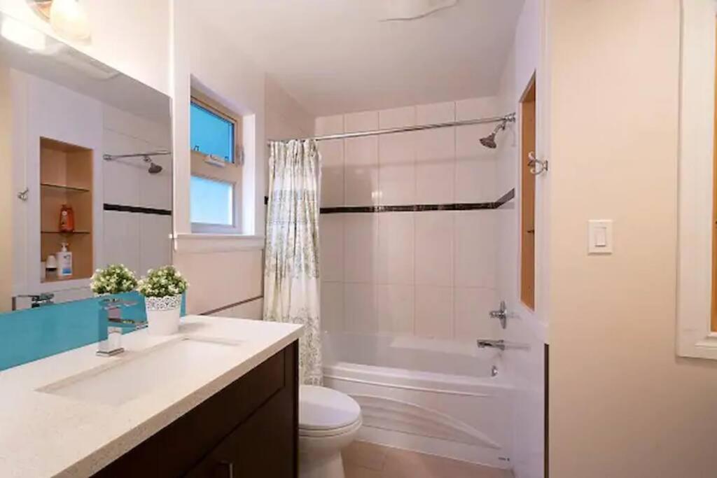 Westside Pool Home-8 min to Downtown, Yard Parking