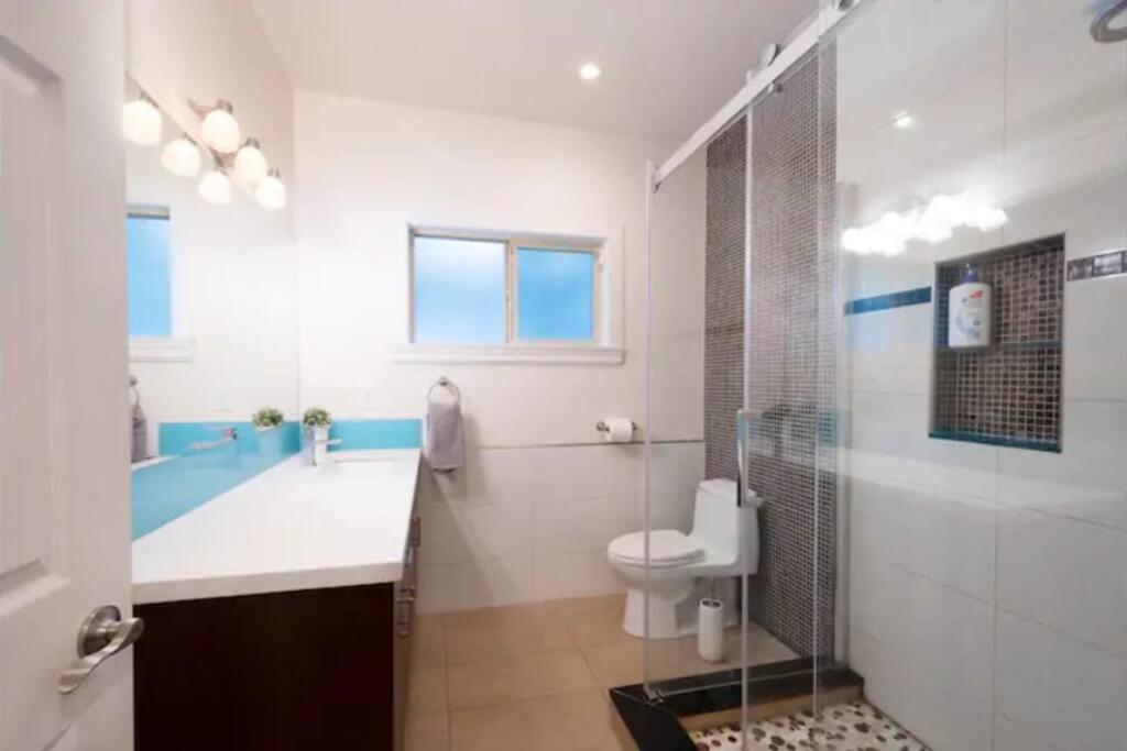 Westside Pool Home-8 min to Downtown, Yard Parking
