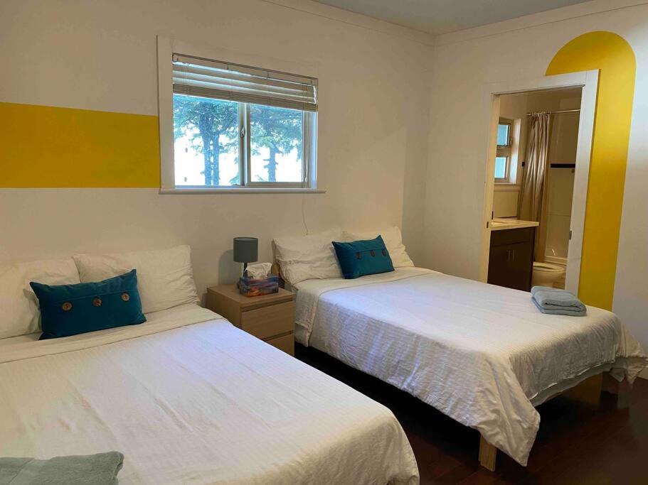 Westside Pool Home-8 min to Downtown, Yard Parking