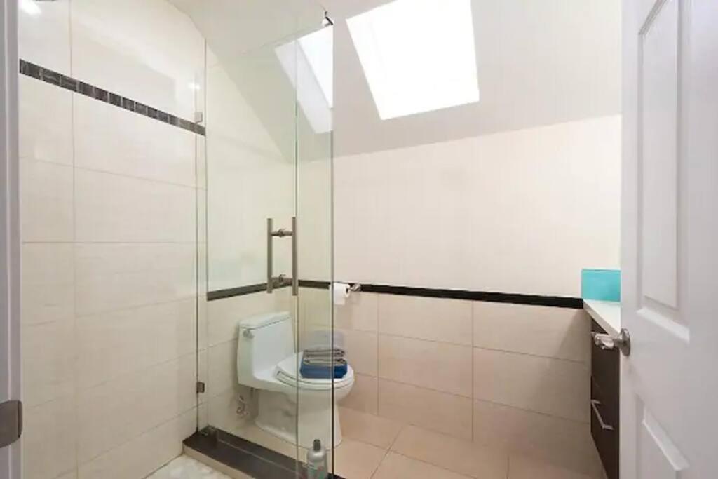 Westside Pool Home-8 min to Downtown, Yard Parking