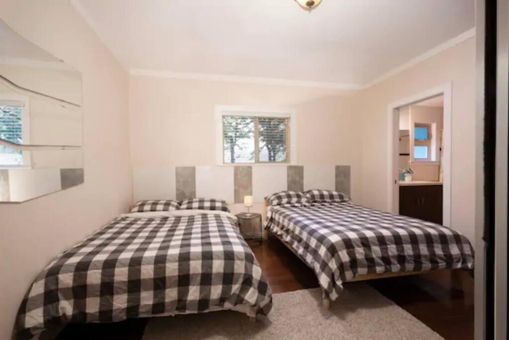 Westside Pool Home-8 min to Downtown, Yard Parking
