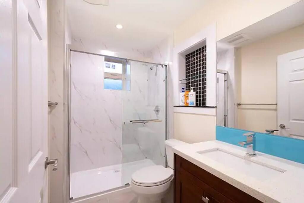 Westside Pool Home-8 min to Downtown, Yard Parking