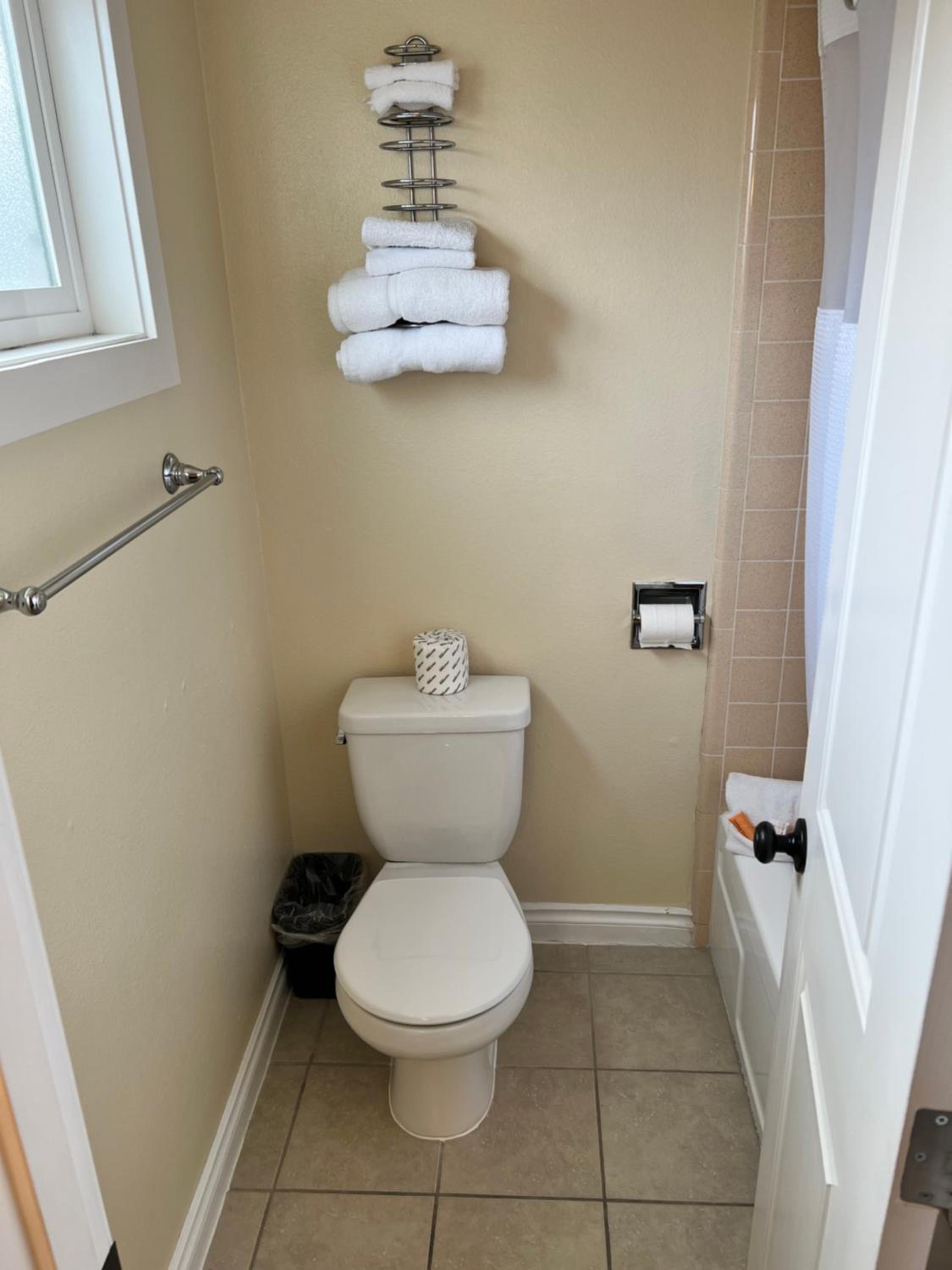 Ashland Vacations - Timbers INN and Suites - Property Image 13