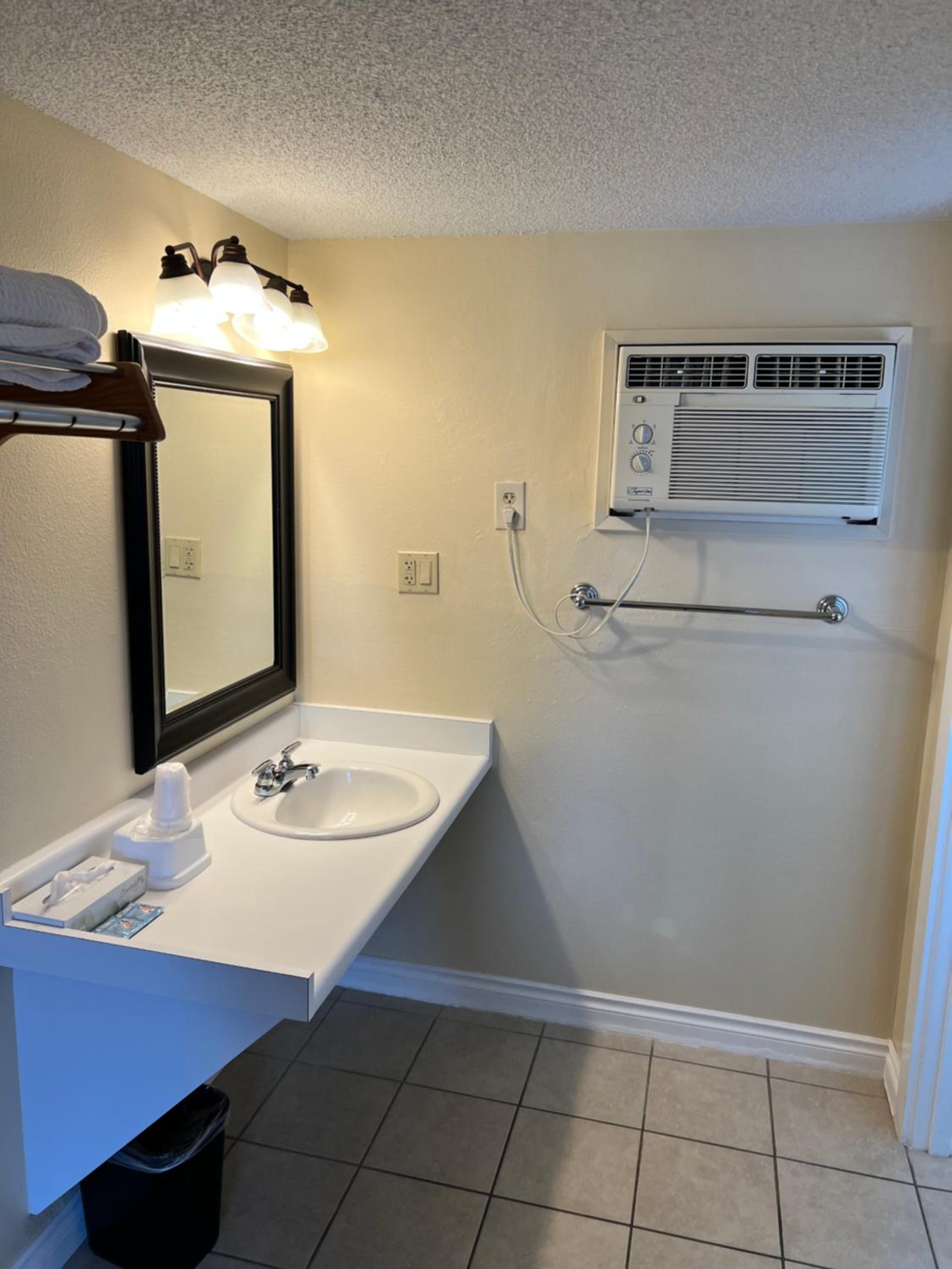 Ashland Vacations - Timbers INN and Suites - Property Image 11