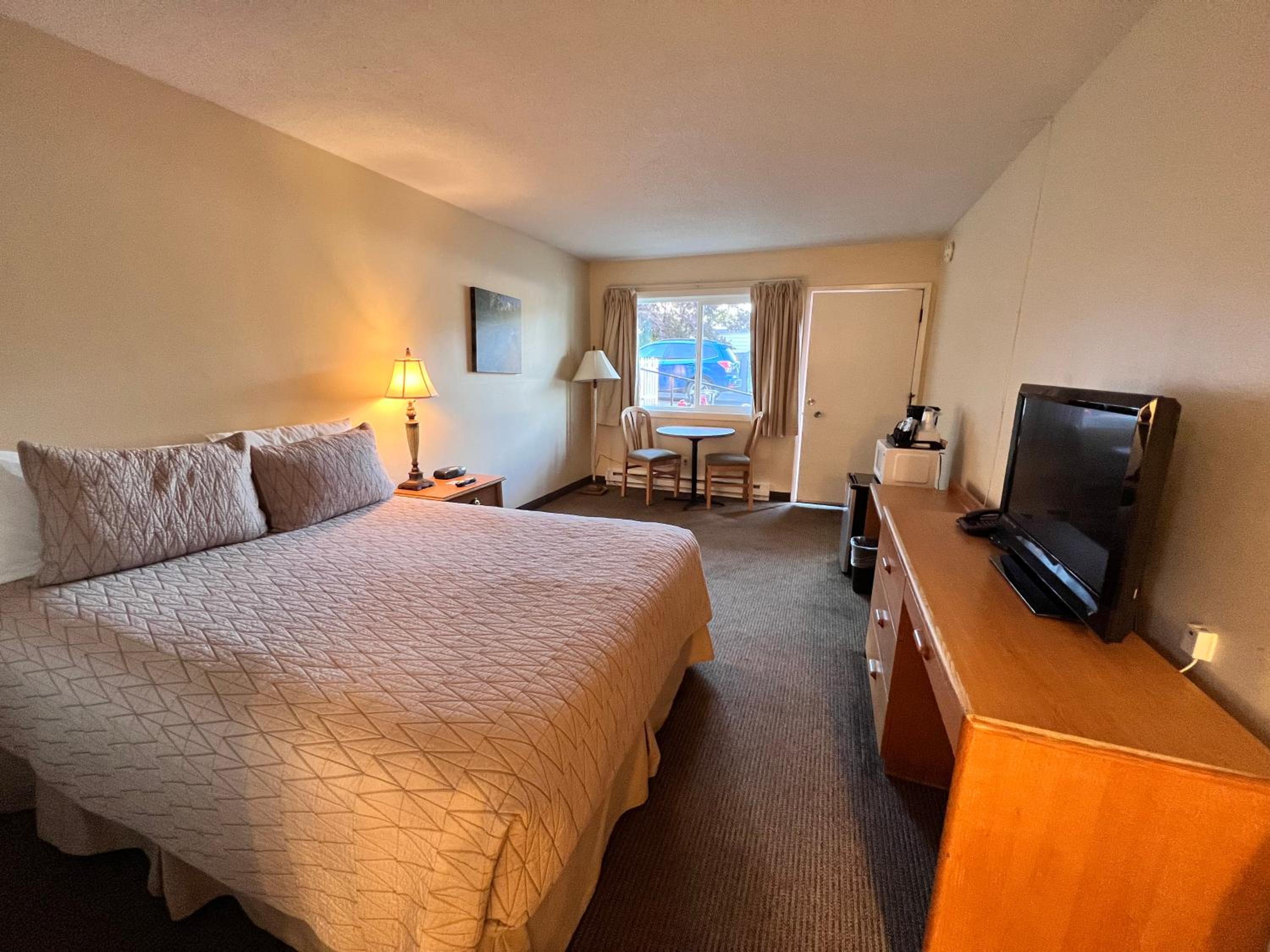 Ashland Vacations - Timbers INN and Suites - Property Image 10