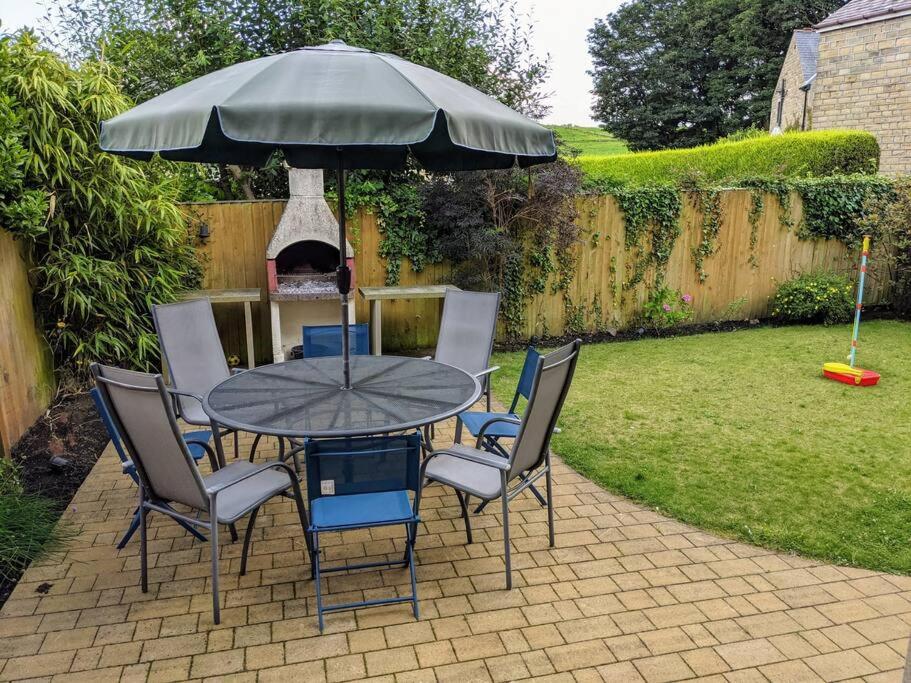 Detached 4 Bedroom Luxury Home view 4