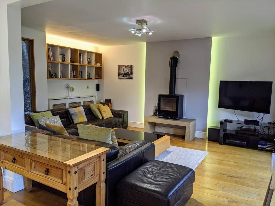 Detached 4 Bedroom Luxury Home view 5