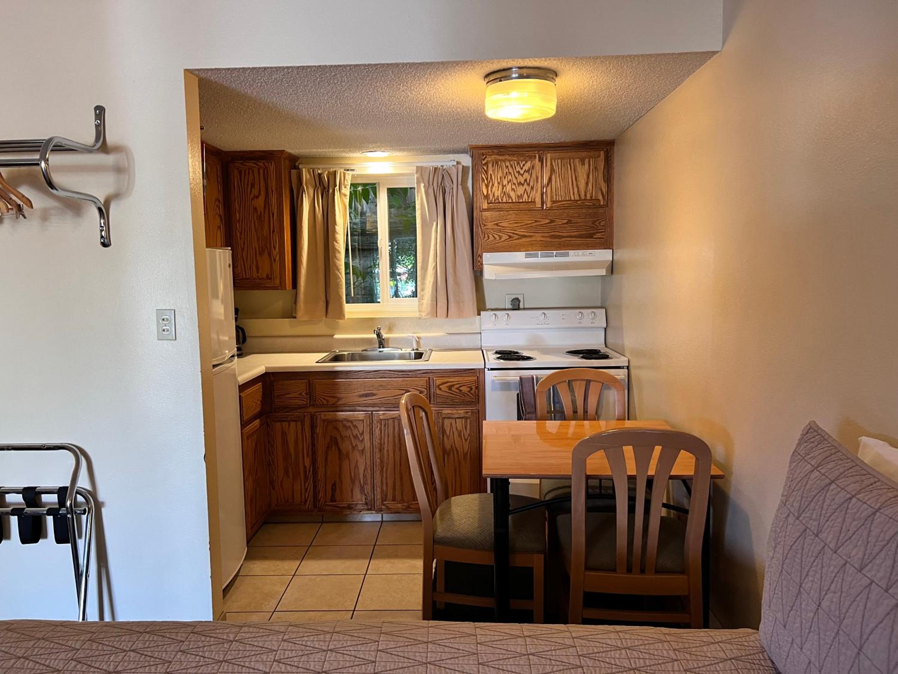 Ashland Vacations - Timbers INN and Suites - Property Image 4