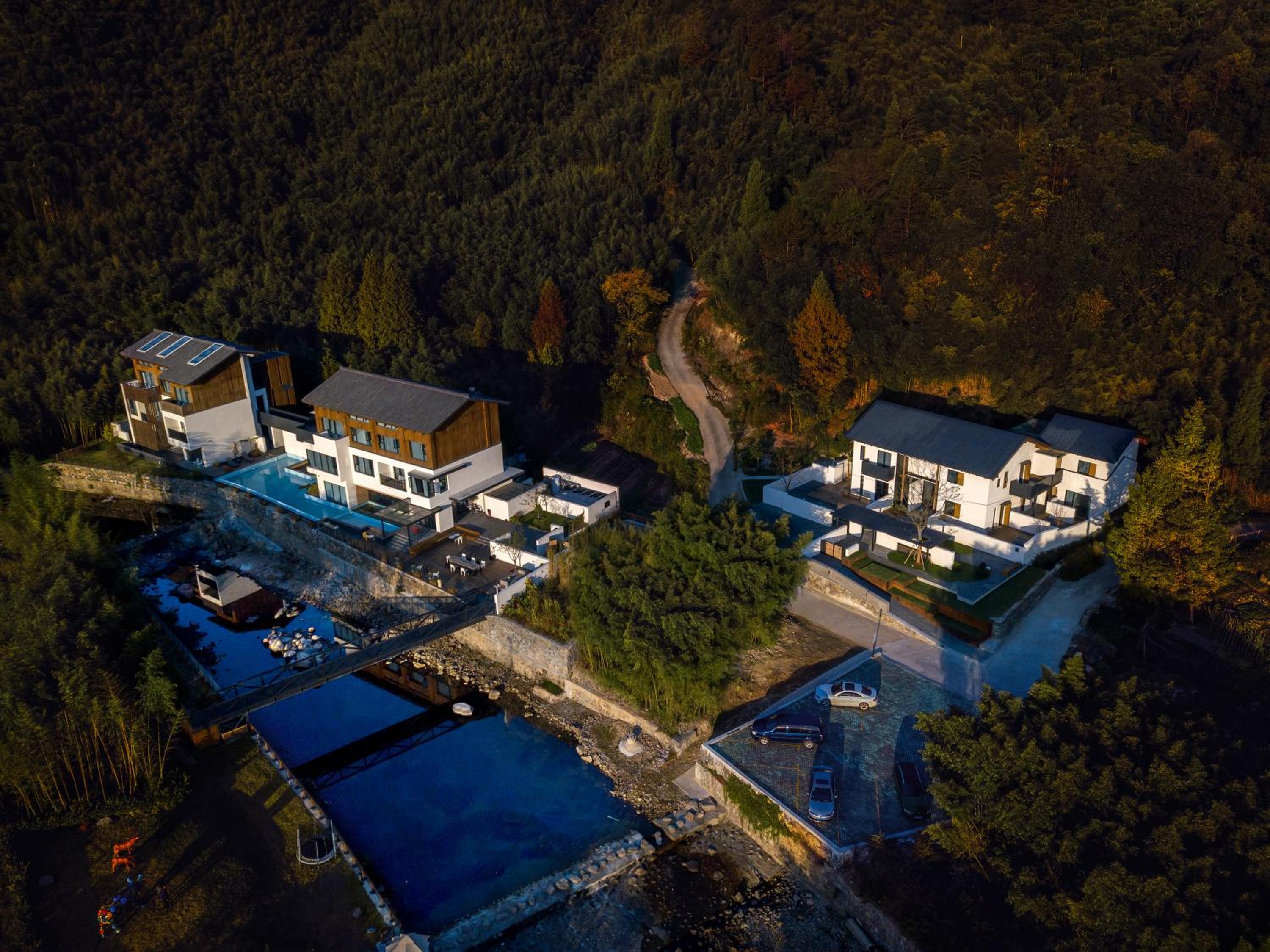 Creek Moganshan Design B&B