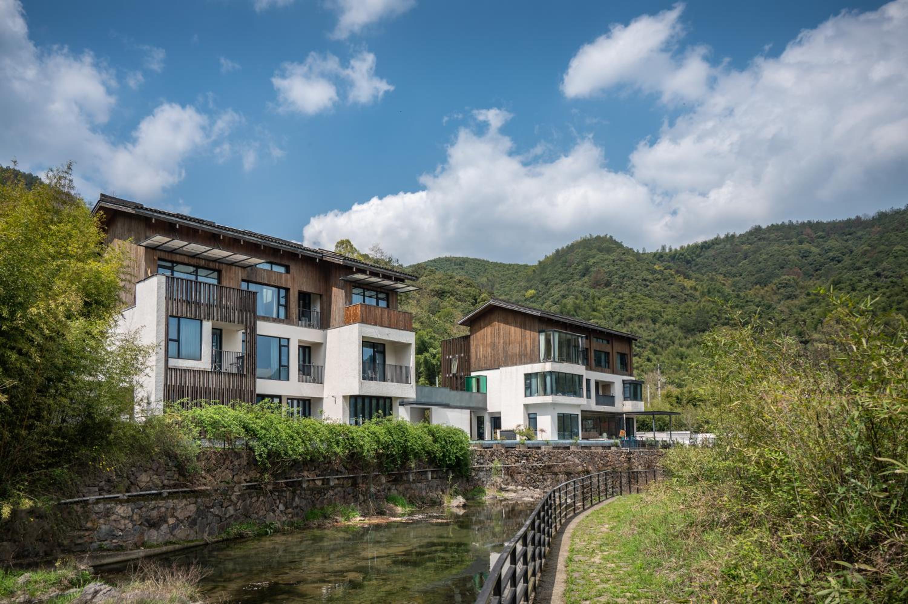 Creek Moganshan Design B&B