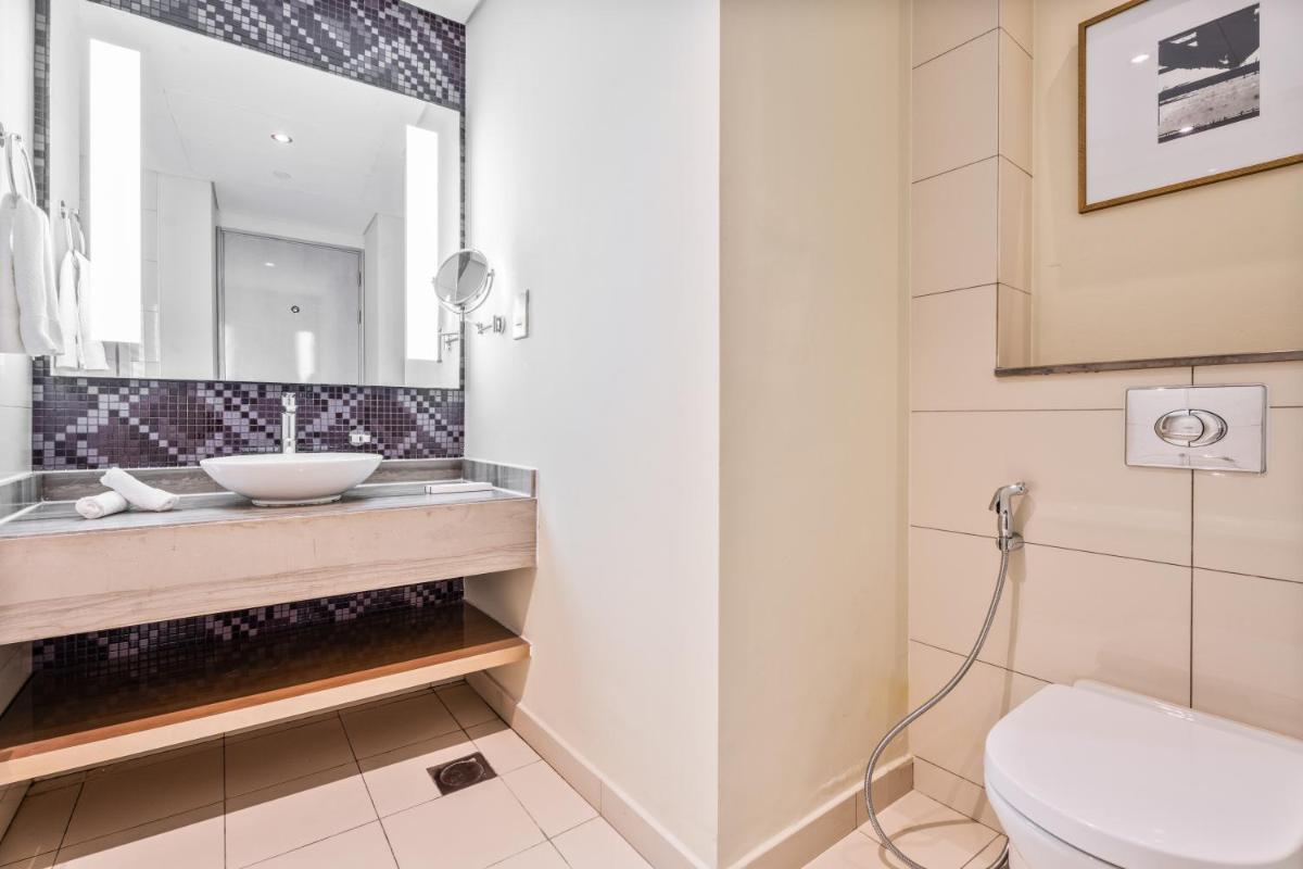 ALiving Supreme 2BR Paramount Towers Business Bay with Burj Khalifa view 6202