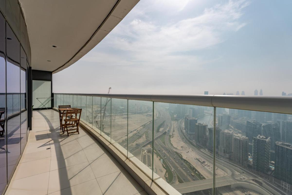 ALiving Supreme 2BR Paramount Towers Business Bay with Burj Khalifa view 6202