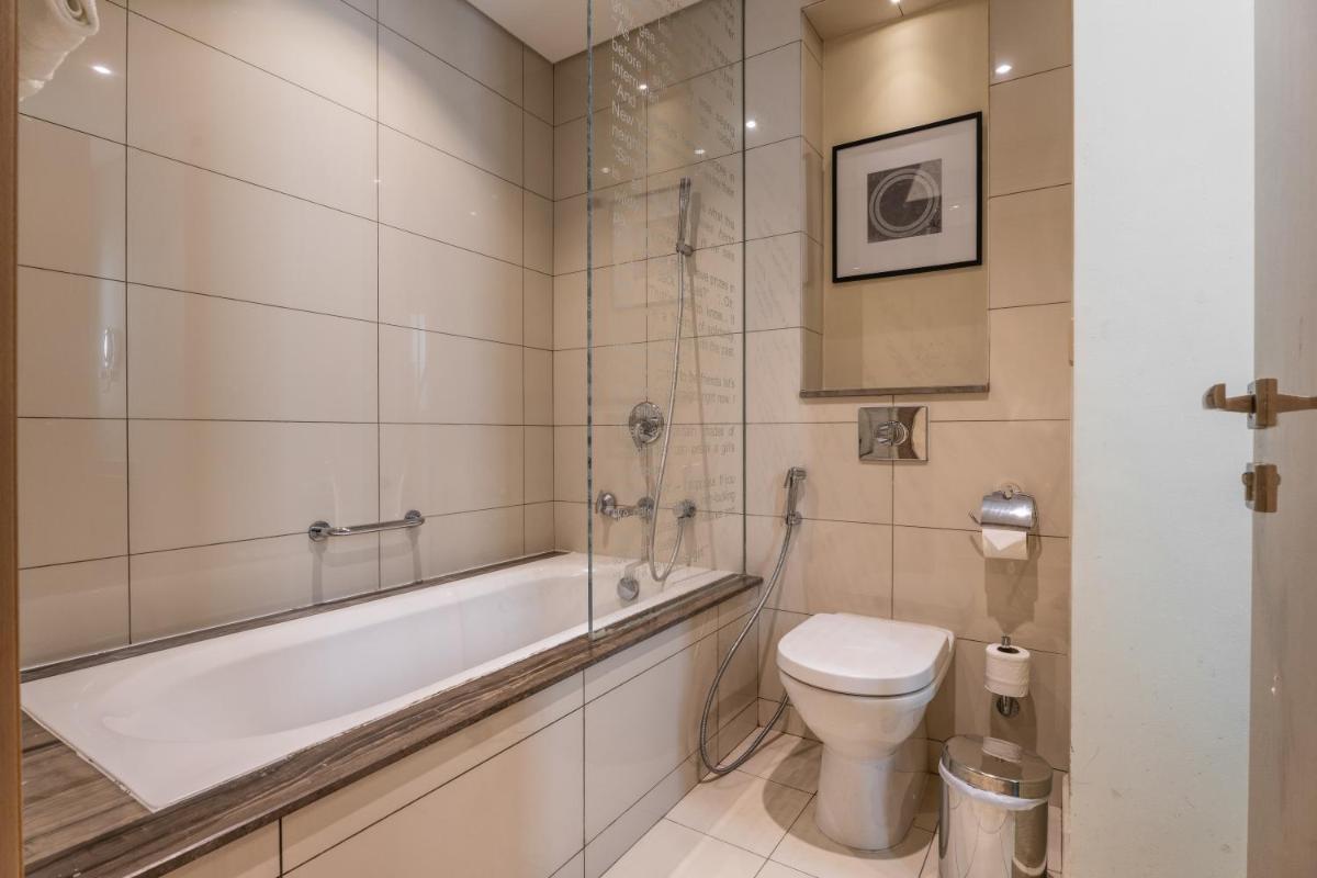 ALiving Supreme 2BR Paramount Towers Business Bay with Burj Khalifa view 6202