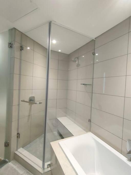 Spacious 2BR APT Near Sandton City -No Loadshedding