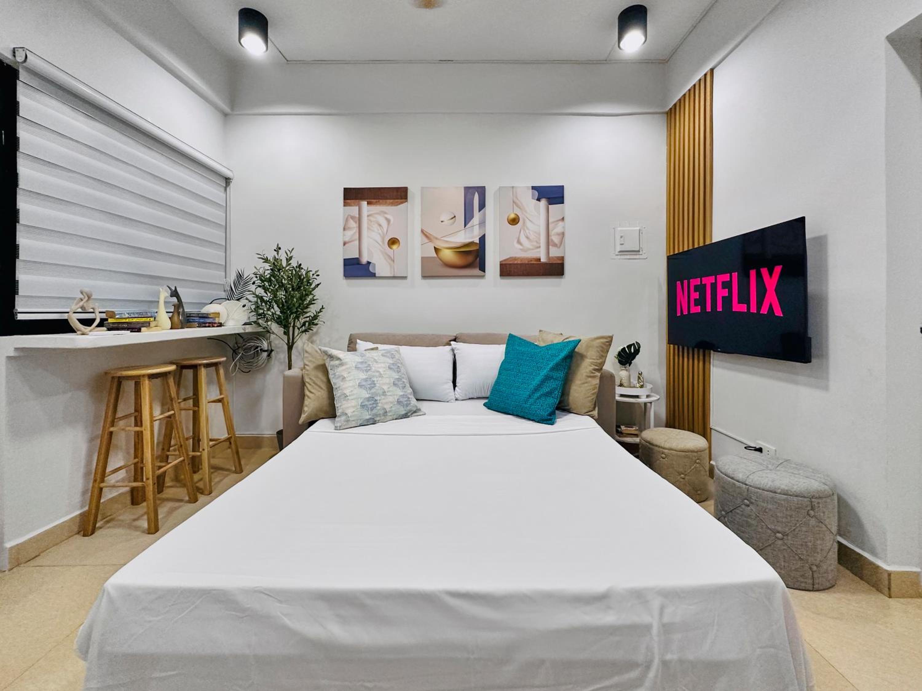 Fully Furnished 1BR with Kitchen - 20 secs walk to the Beach - Newly Renovated view 2