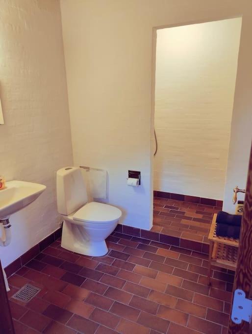 Comfortable 3- bedroom villa with free parking view 5