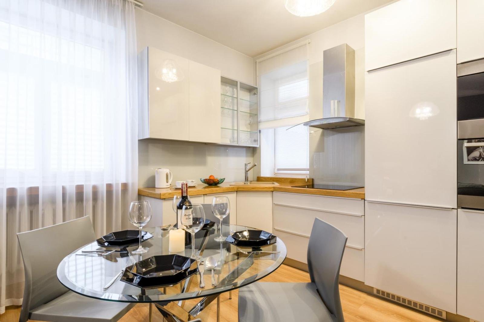 Apartment z JACUZZI Centrum OLD TOWN Warsaw STARE MIASTO Historyczna kamienica umiejscowiona w zabytkowej części Warszawy Obok parku multimedialnego i Barb view 3