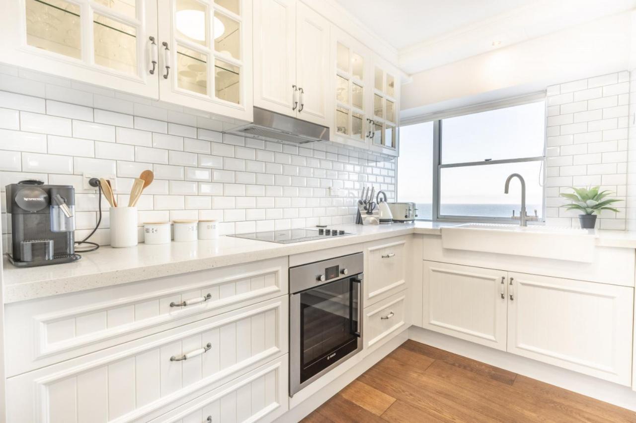 THE HAMPTONS - Ultimate Six Star Beachfront Experience with Parking & Pool
