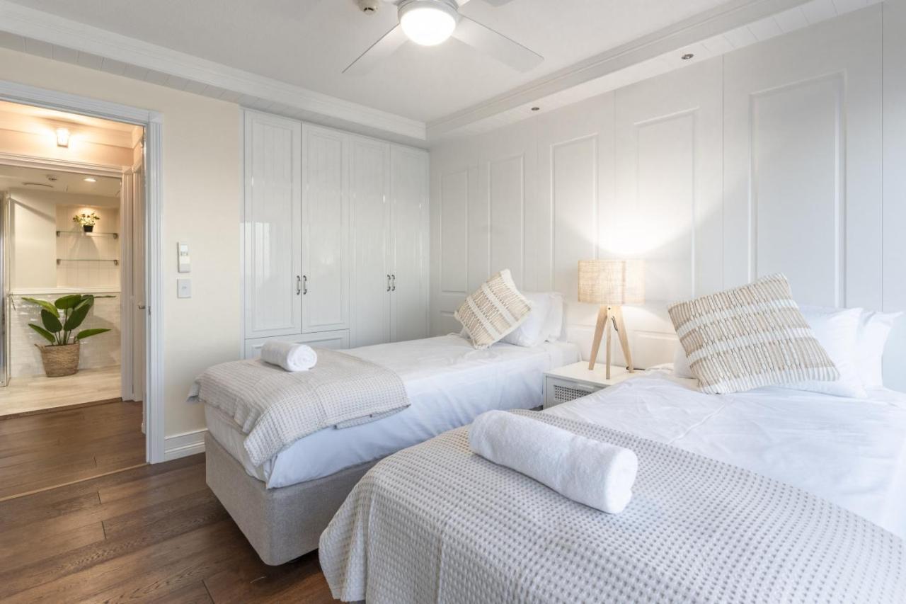 THE HAMPTONS - Ultimate Six Star Beachfront Experience with Parking & Pool