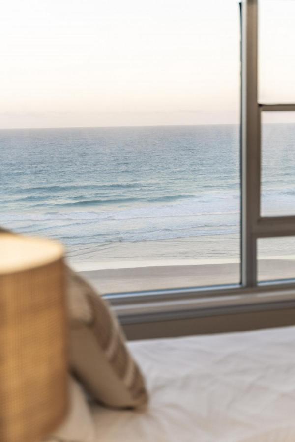 THE HAMPTONS - Ultimate Six Star Beachfront Experience with Parking & Pool