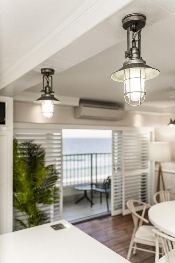 THE HAMPTONS - Ultimate Six Star Beachfront Experience with Parking & Pool