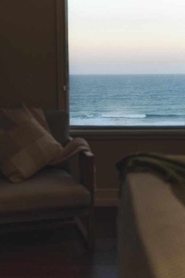 THE HAMPTONS - Ultimate Six Star Beachfront Experience with Parking & Pool