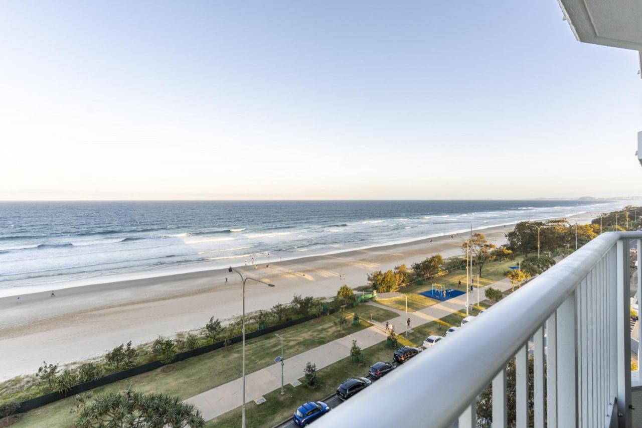 THE HAMPTONS - Ultimate Six Star Beachfront Experience with Parking & Pool