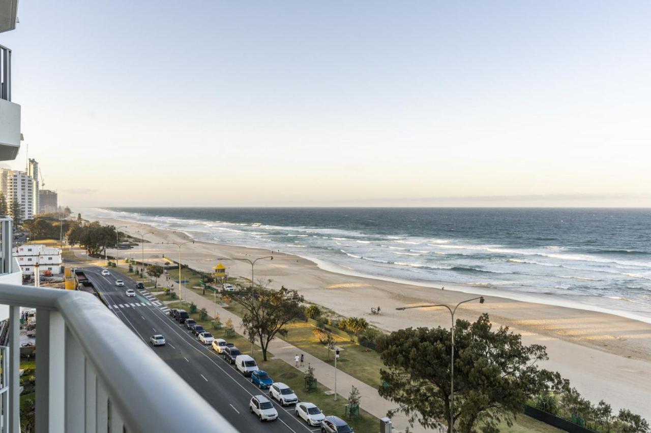 THE HAMPTONS - Ultimate Six Star Beachfront Experience with Parking & Pool