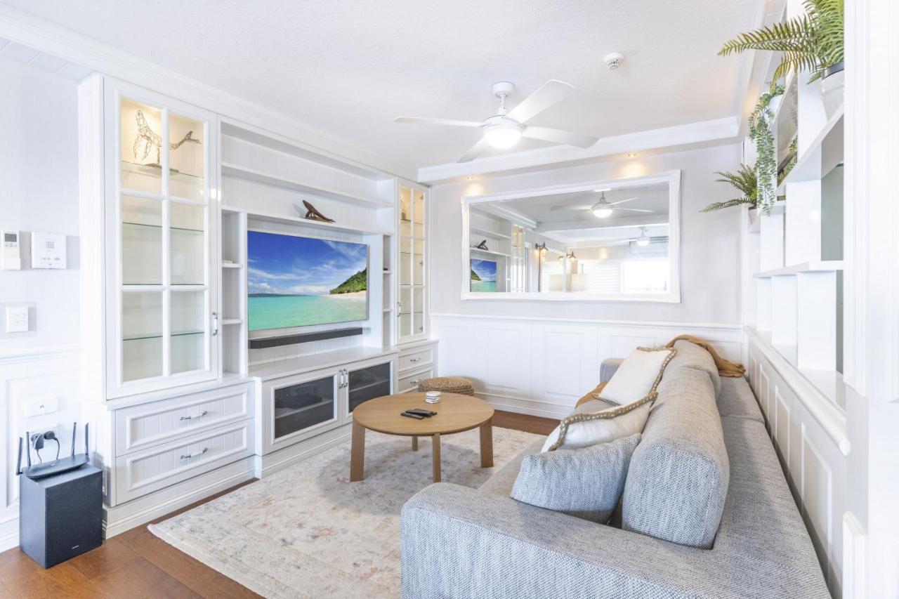 THE HAMPTONS - Ultimate Six Star Beachfront Experience with Parking & Pool