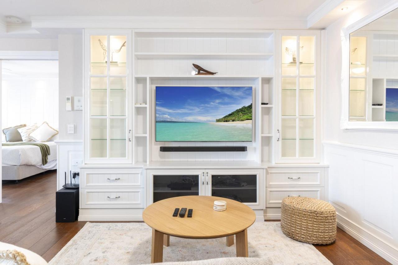THE HAMPTONS - Ultimate Six Star Beachfront Experience with Parking & Pool