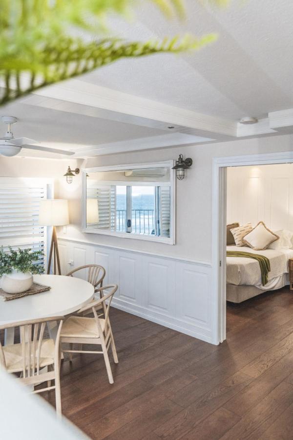 THE HAMPTONS - Ultimate Six Star Beachfront Experience with Parking & Pool