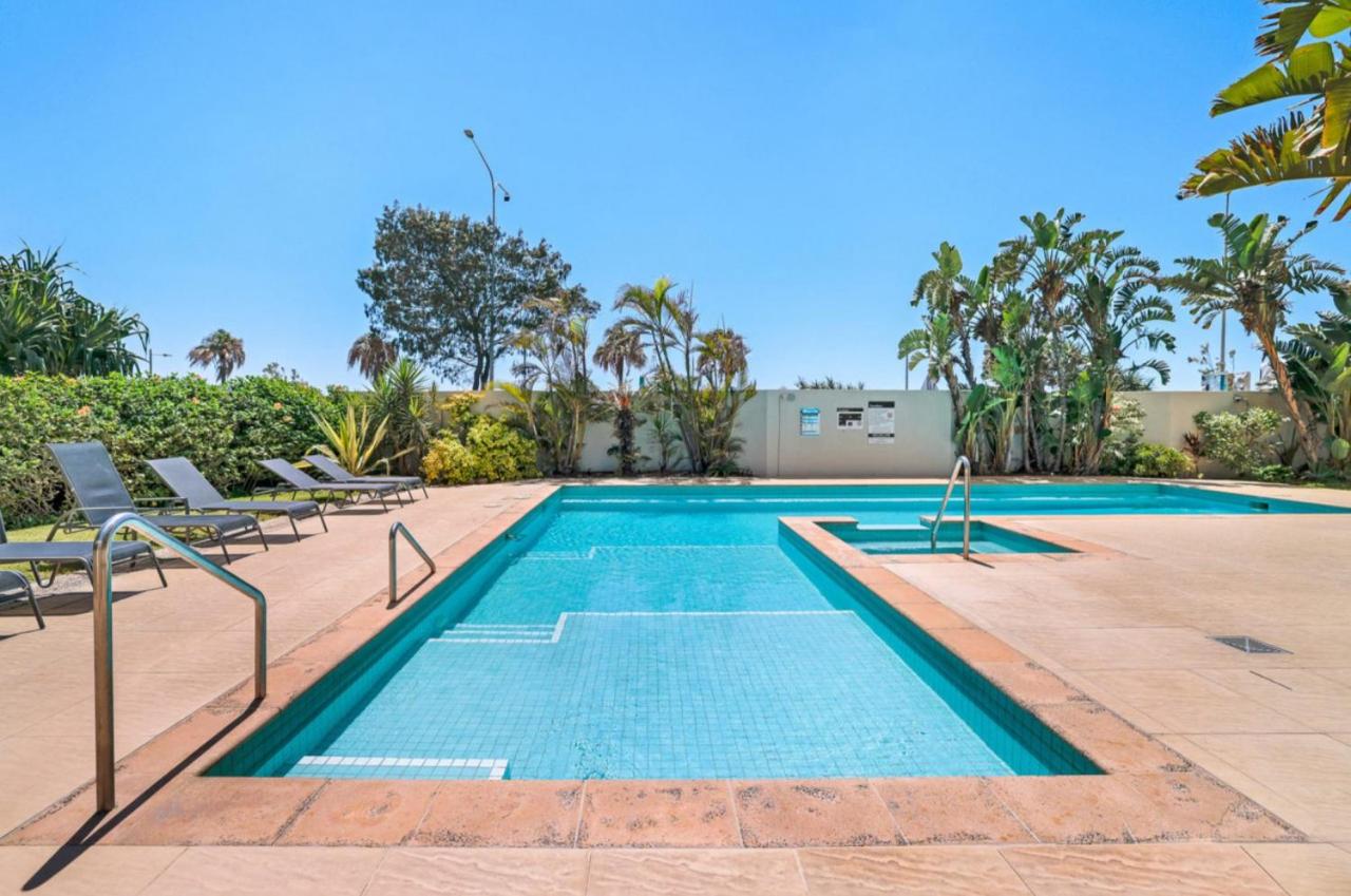 THE HAMPTONS - Ultimate Six Star Beachfront Experience with Parking & Pool