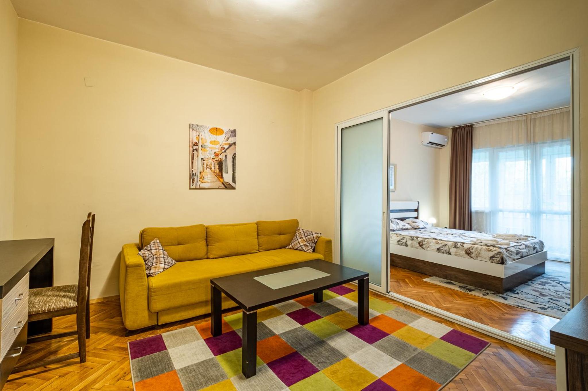 Primorski 2bdrm Central Apartment