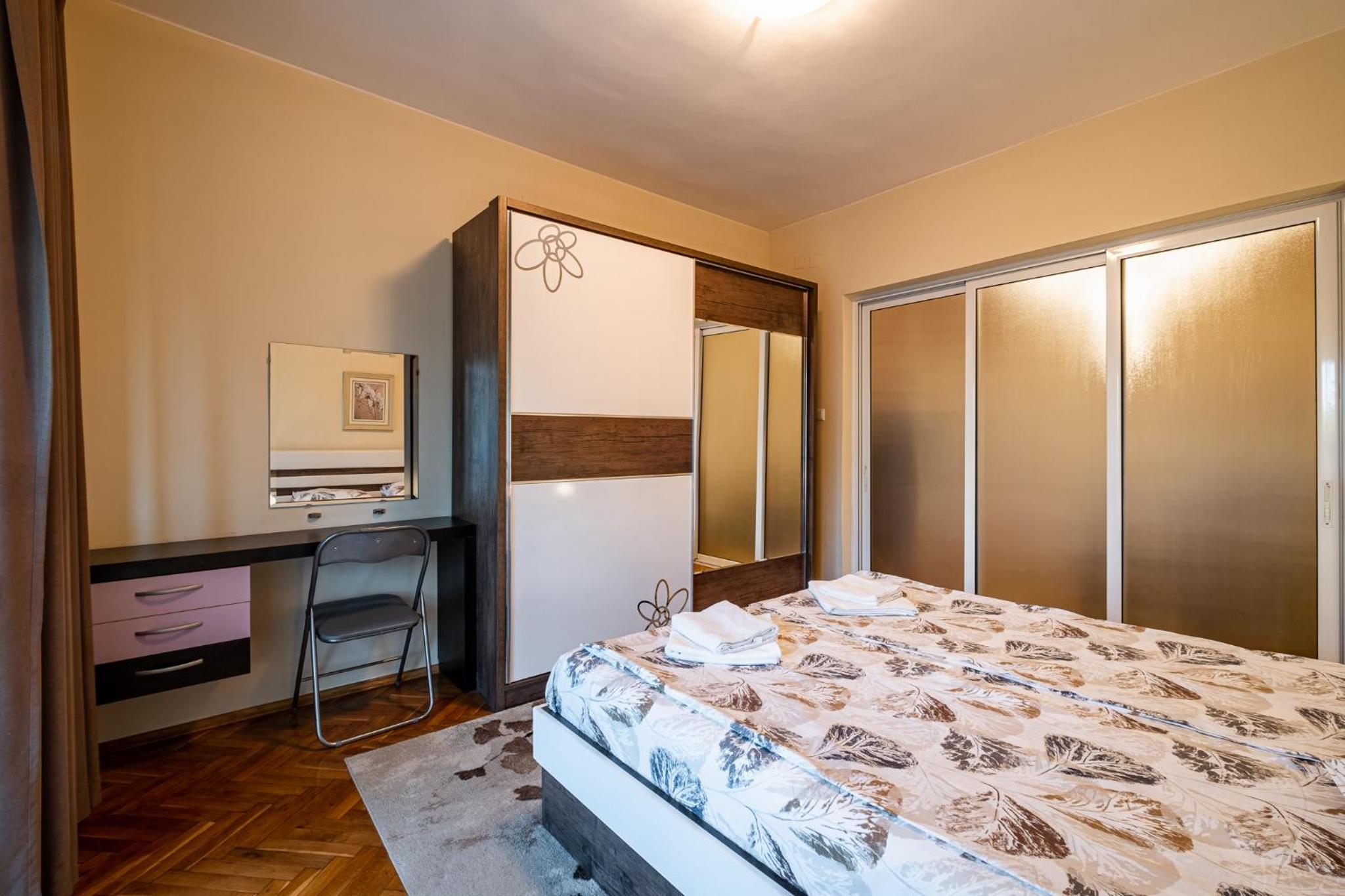 Primorski 2bdrm Central Apartment