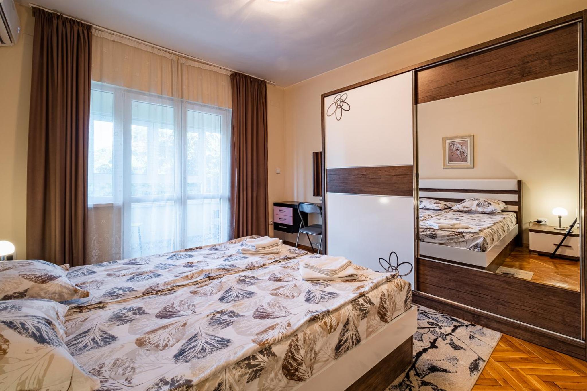Primorski 2bdrm Central Apartment