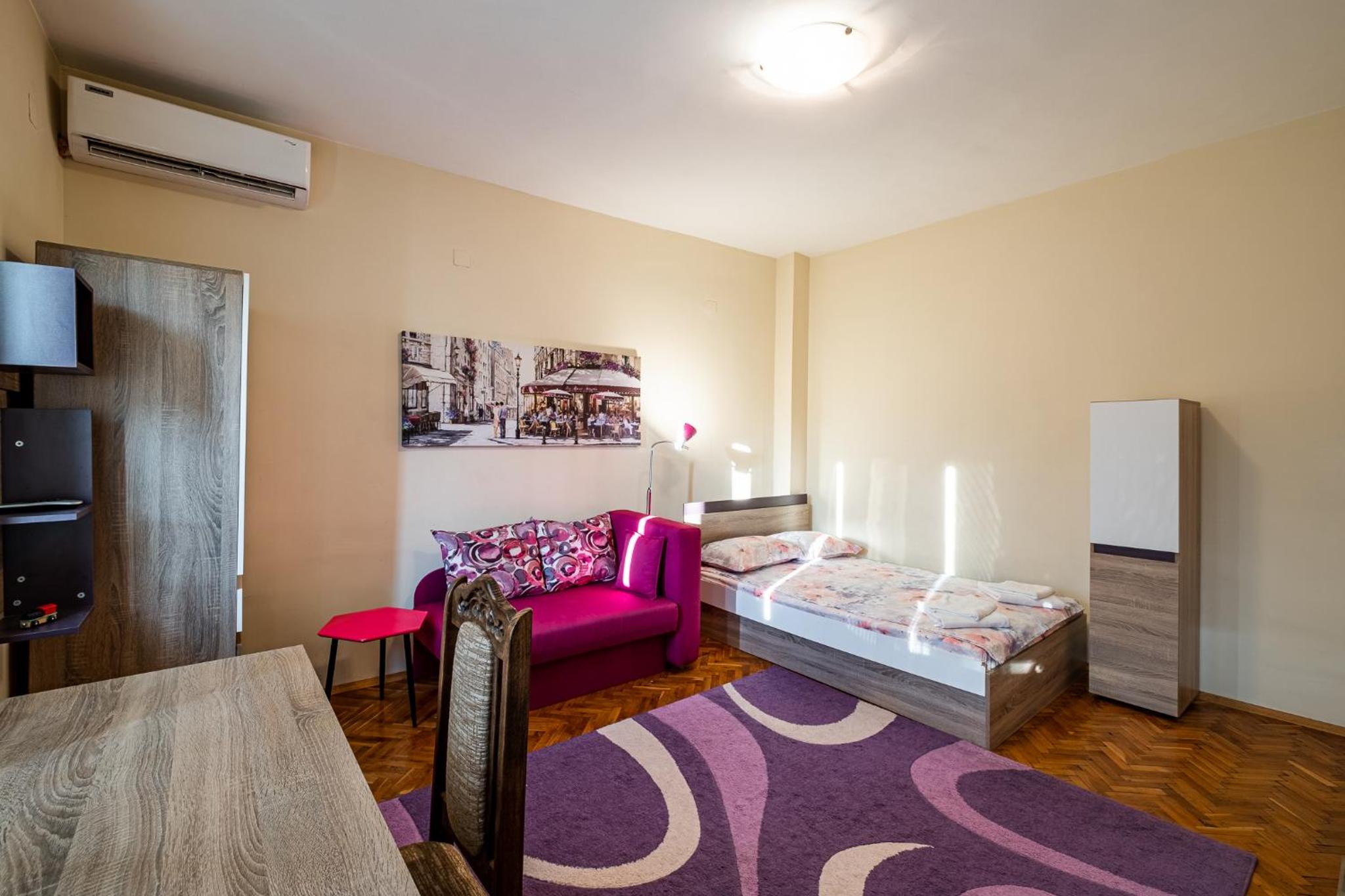 Primorski 2bdrm Central Apartment
