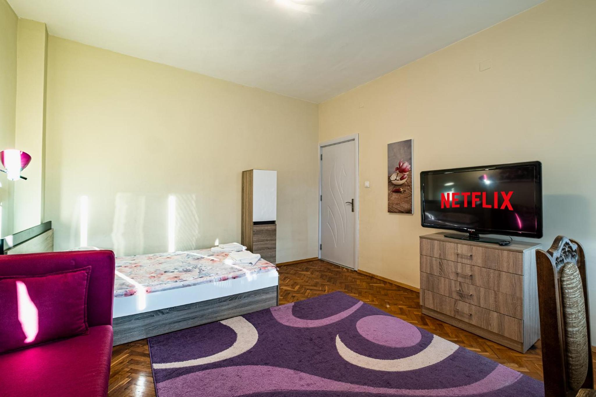 Primorski 2bdrm Central Apartment