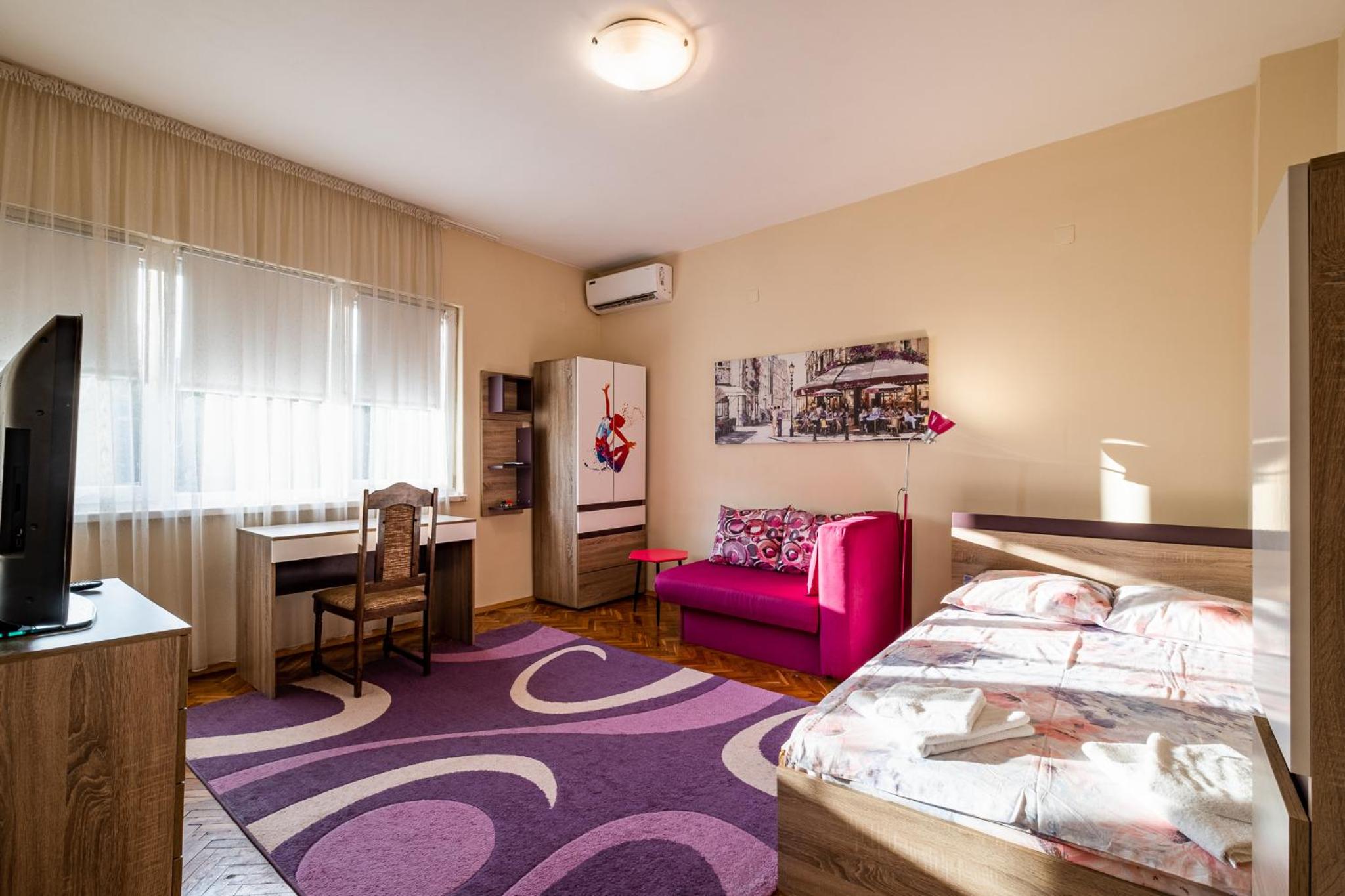 Primorski 2bdrm Central Apartment