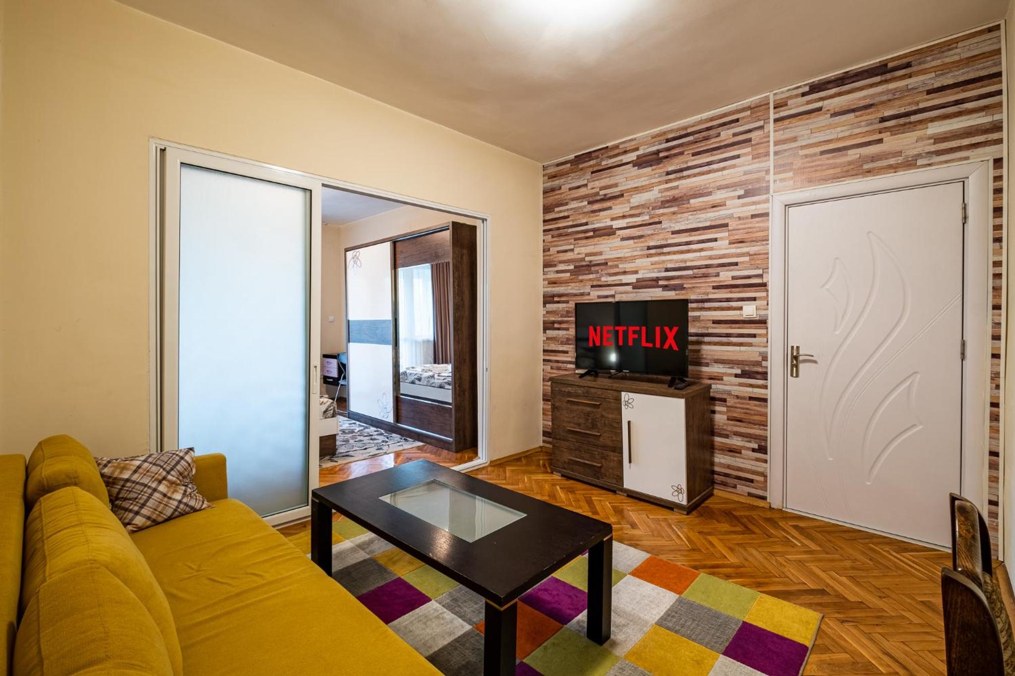 Primorski 2bdrm Central Apartment