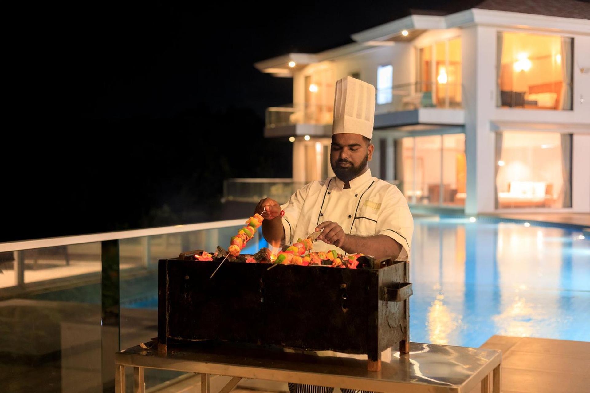 StayVista's Casa Bella - Sea-View Villa with Infinity Pool, Jacuzzi, Games, Entertainment, and Spa Room view 3