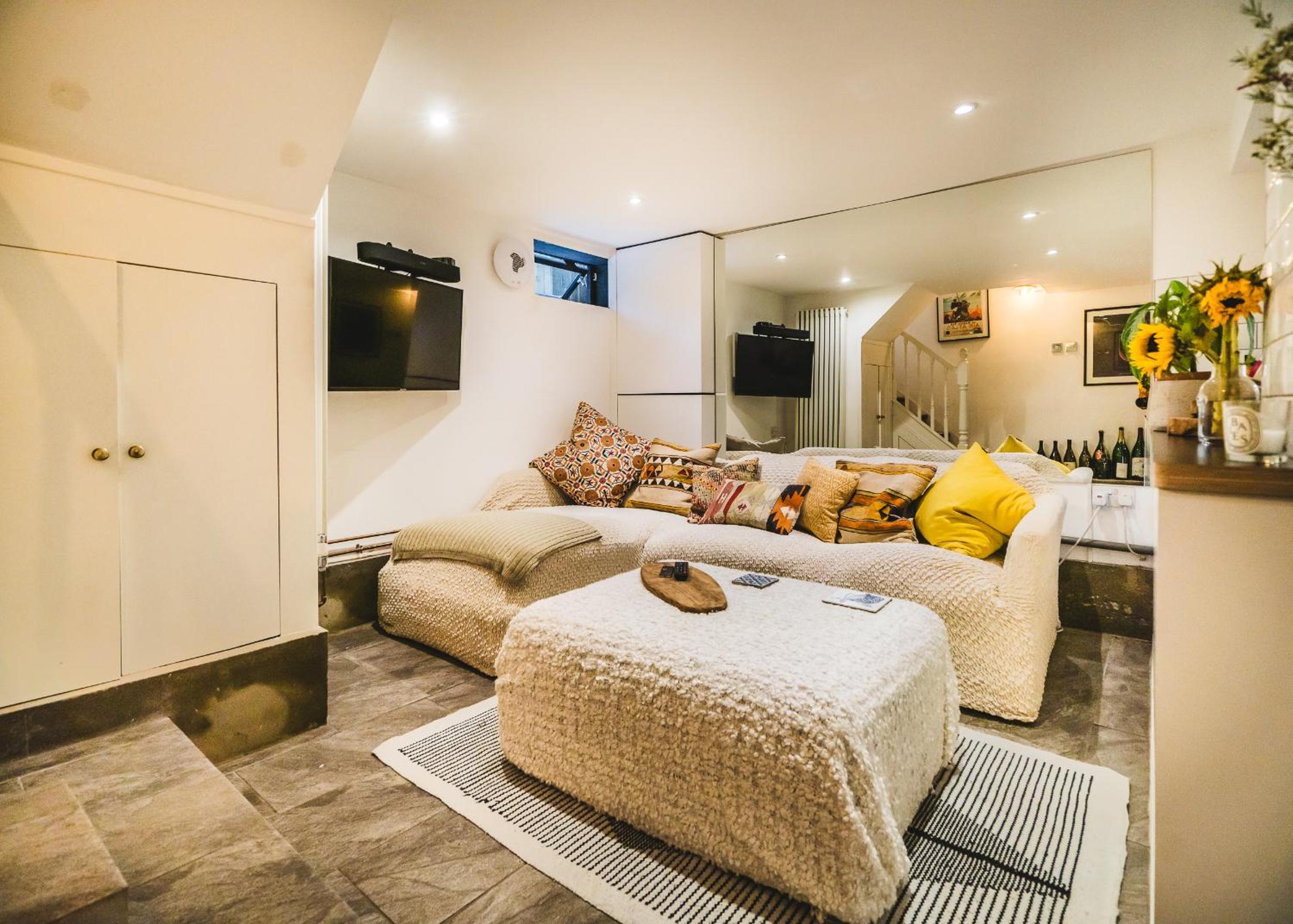 Stunning 2BR, split-level Flat w garden, Deptford