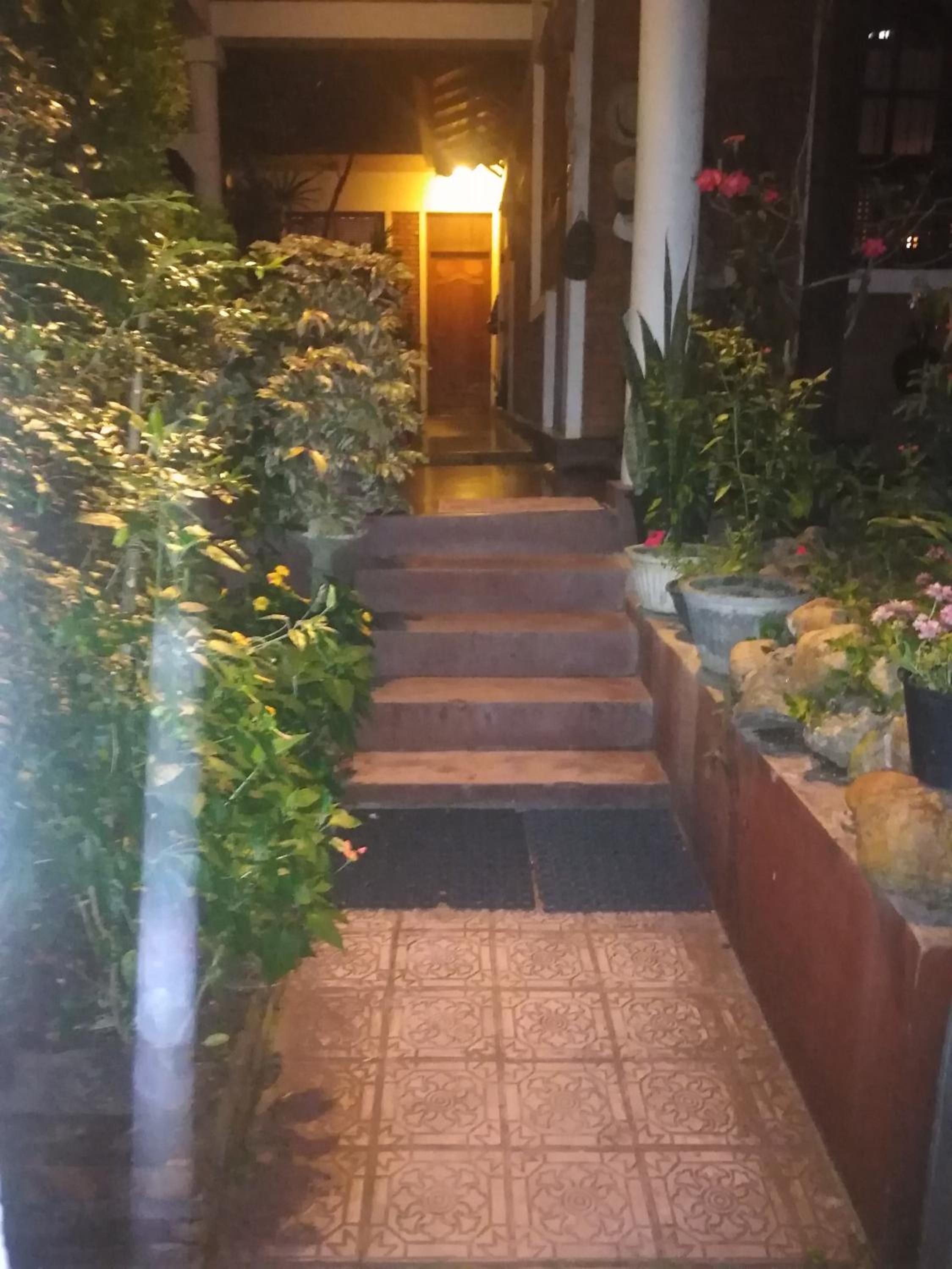 Roche's Cozy Corner R-2 Ground Level view 4