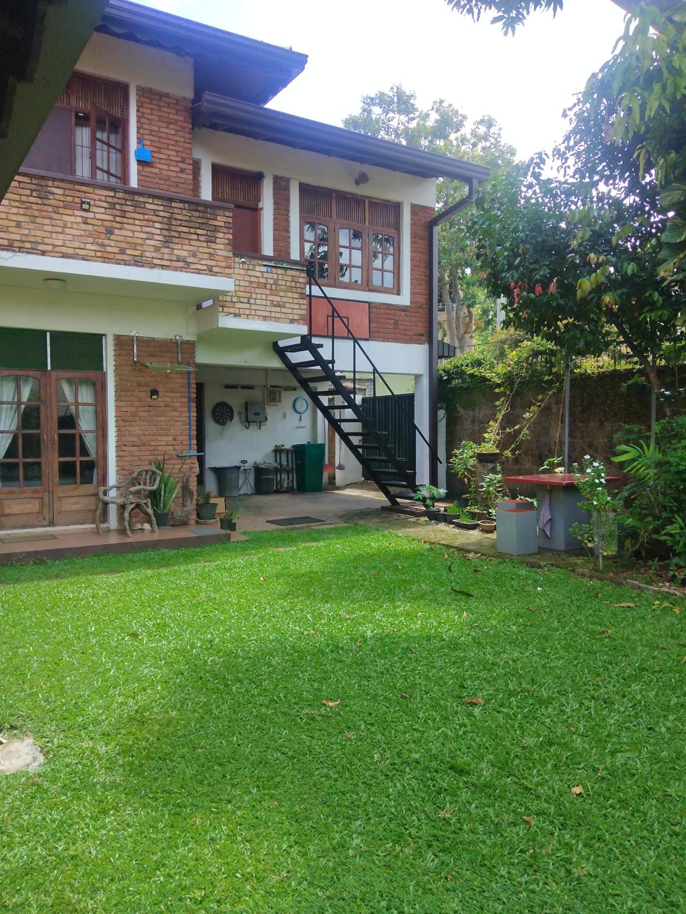 Roche's Cozy Corner R-2 Ground Level view 5