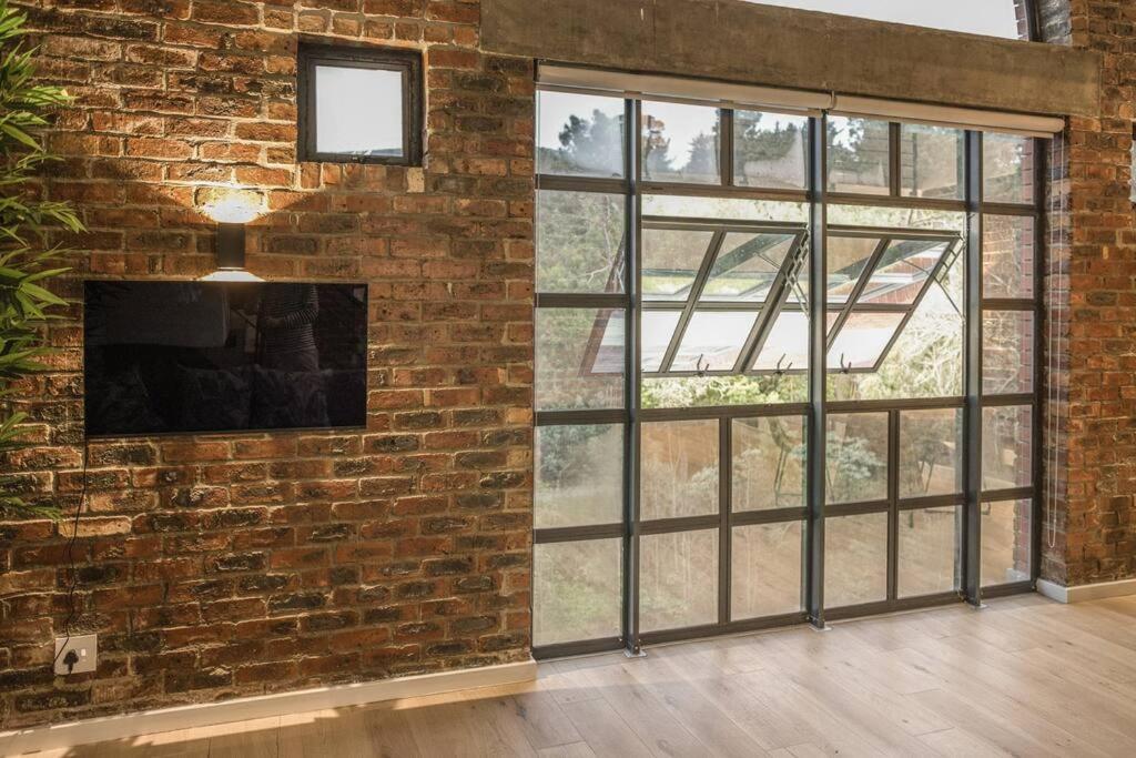 Tranquil Loft Design and Underground Parking view 2