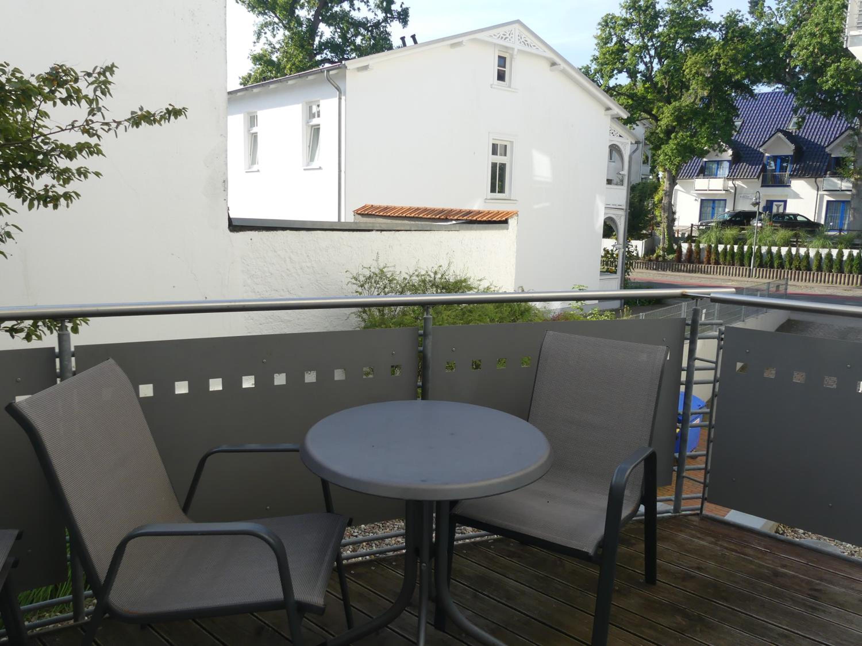 strandnahe FeWo mit Schwimmbad im Haus, a cappella 03, Binz