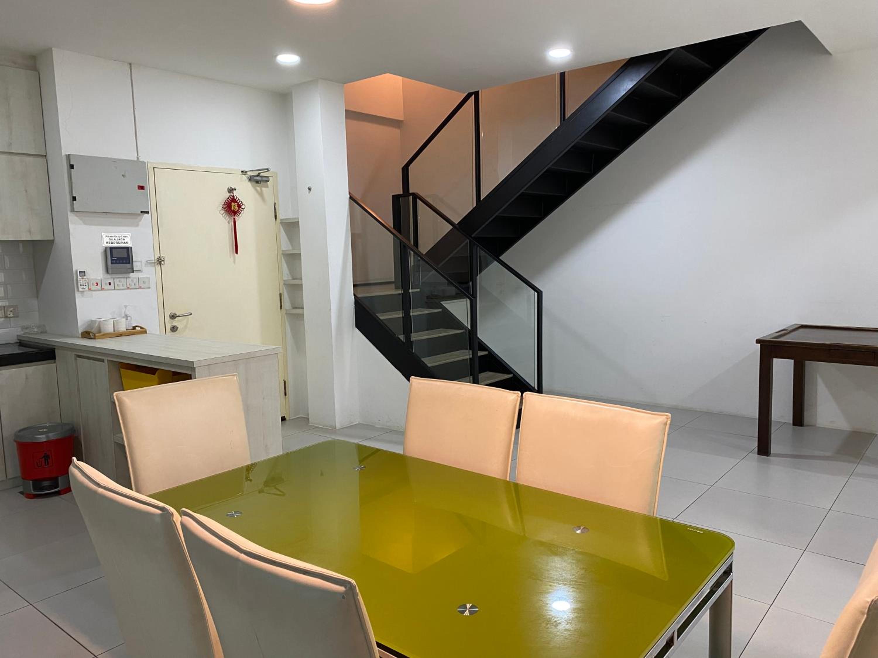 The Floorspace DeLoft Emporium Duplex Apartment photo 5