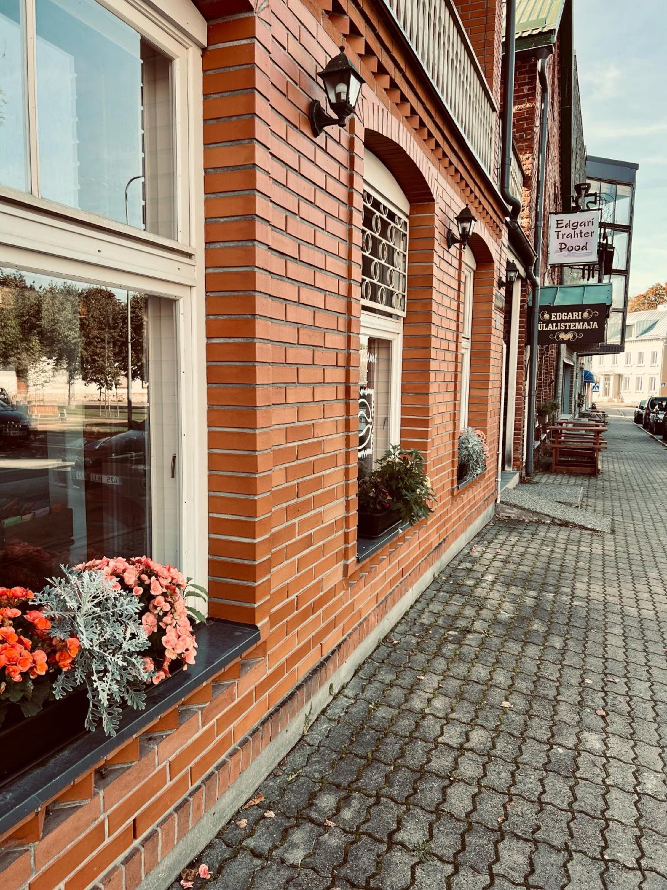 Hotel Edgari Guesthouse - Image 1