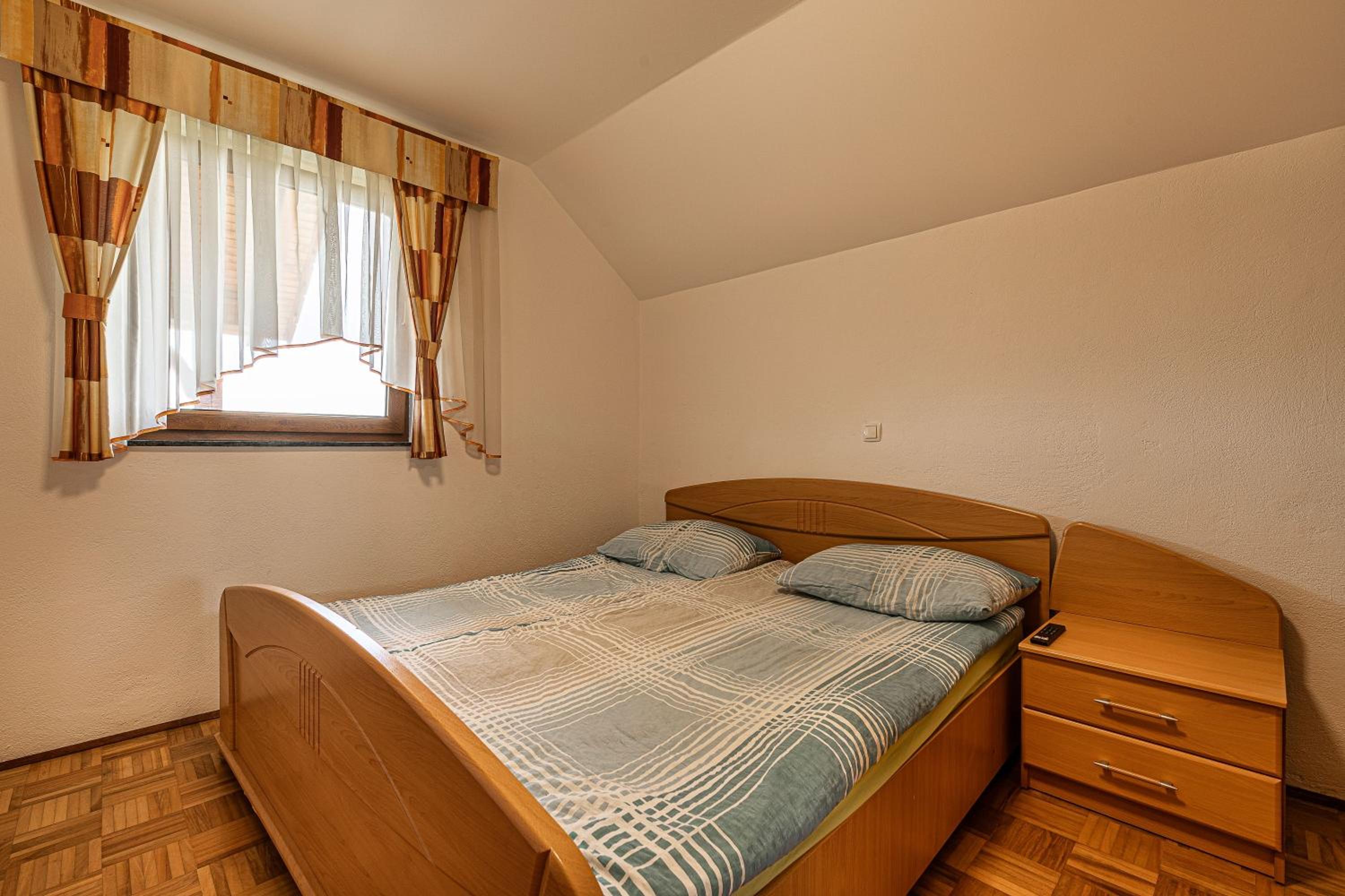 Vineyard Cottage Ucman - Happy Rentals