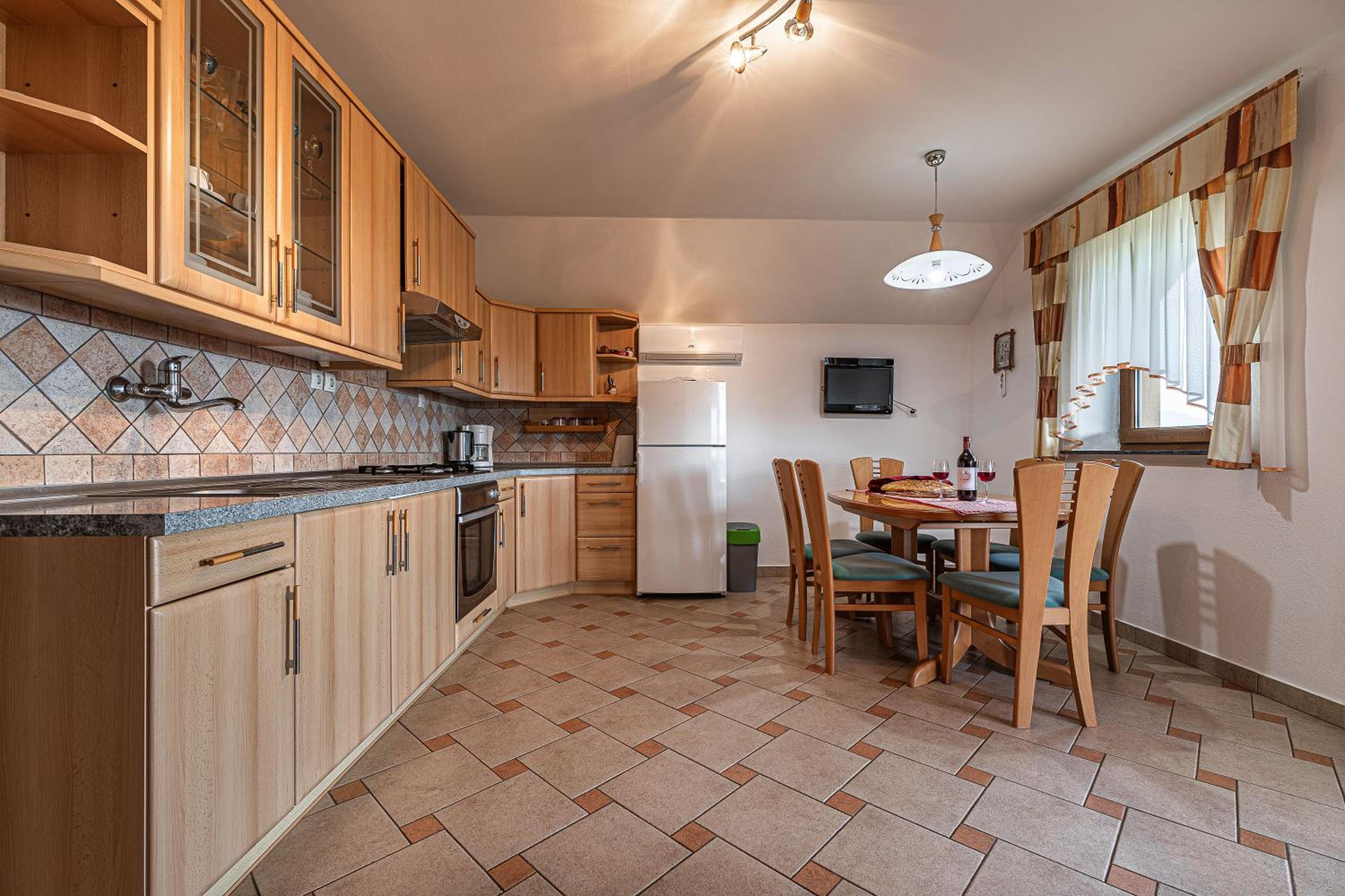 Vineyard Cottage Ucman - Happy Rentals