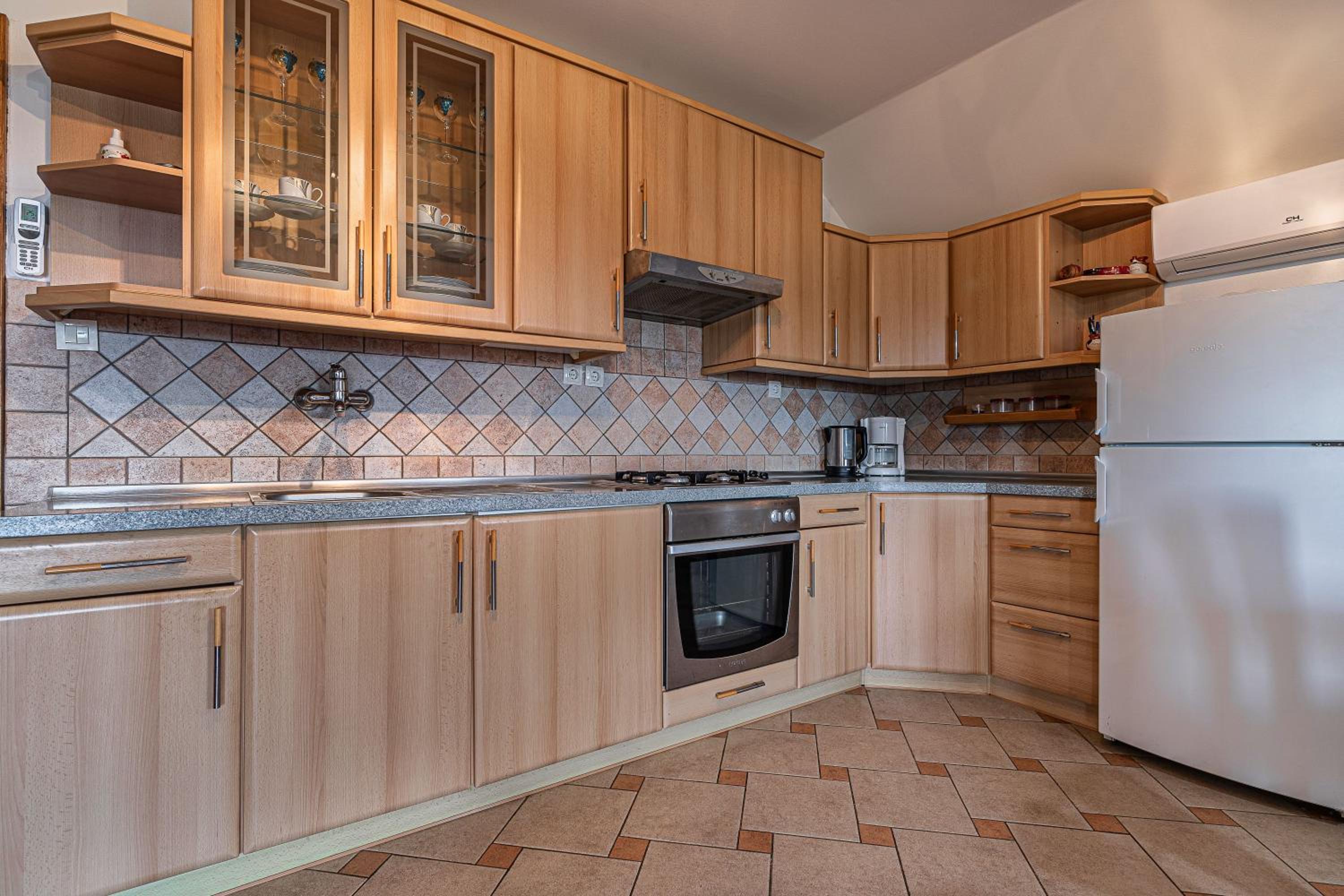 Vineyard Cottage Ucman - Happy Rentals